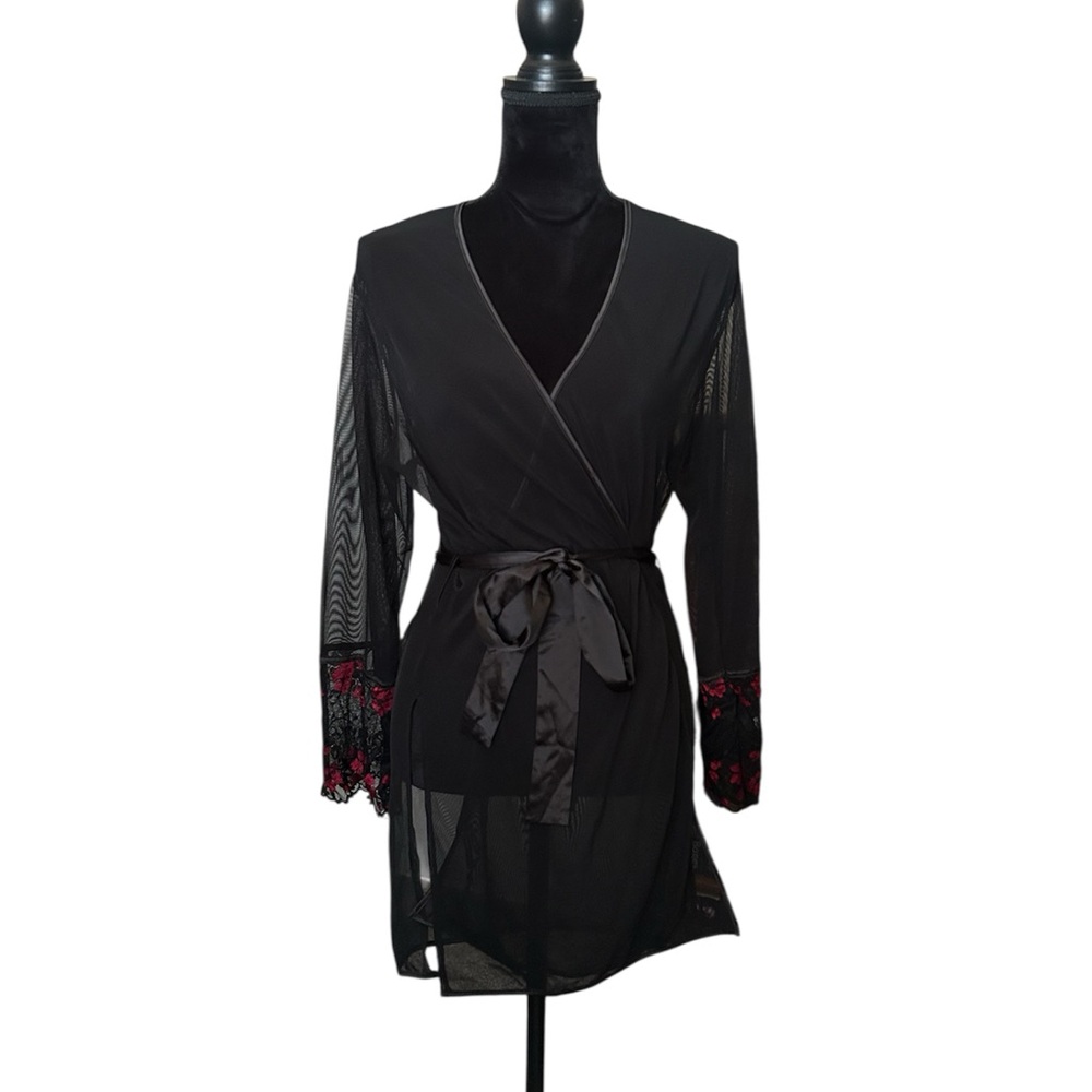 Elegant Black Lace Trim Robe
